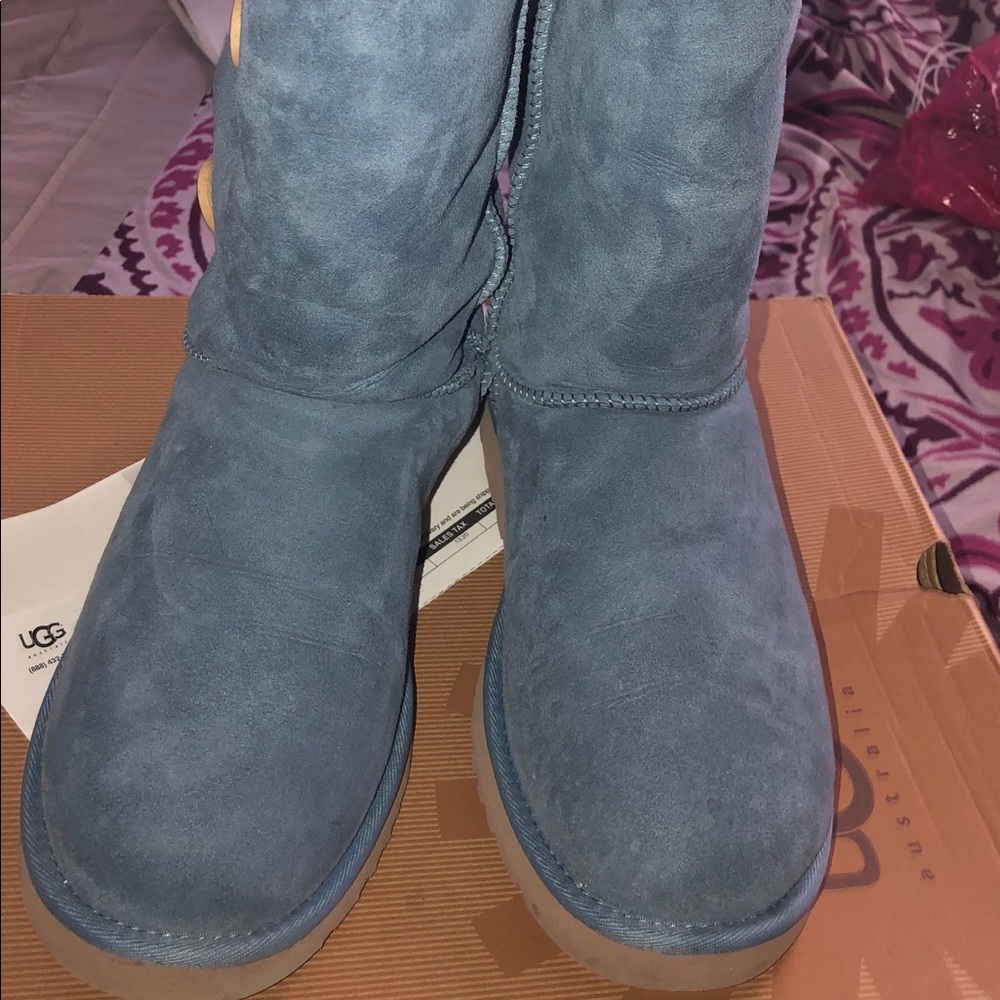 Women’s size 12 UGG boot worn twice
